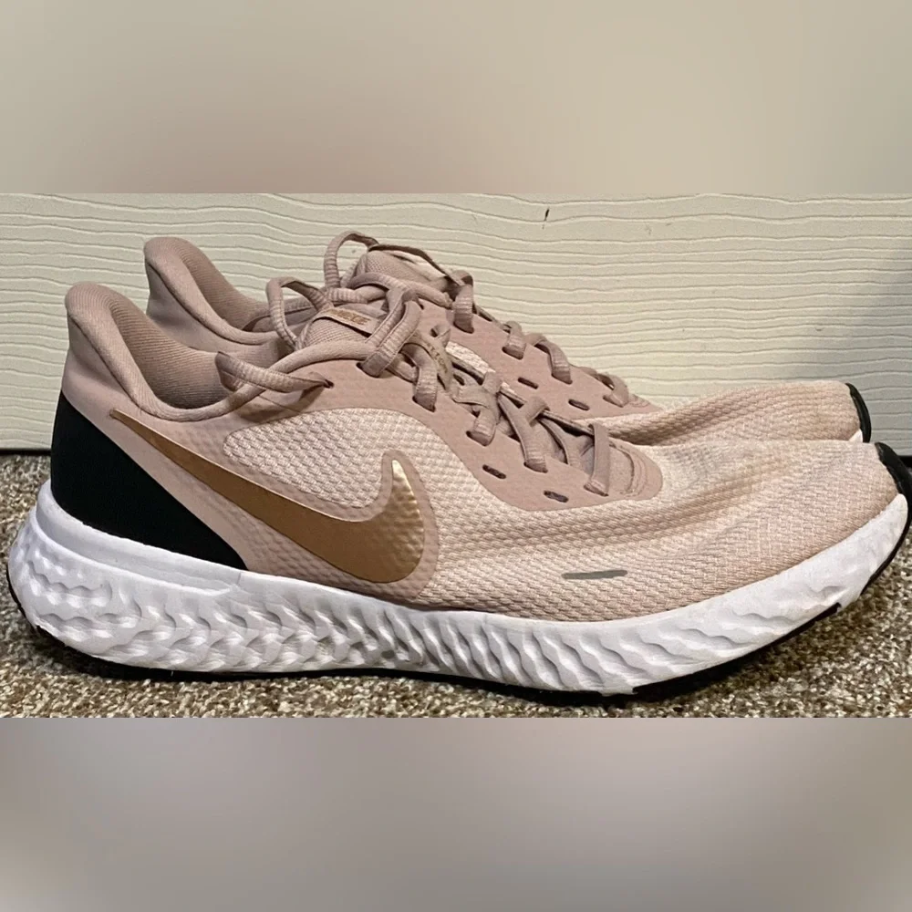 NIKE Revolution Running Sneakers Ladies Sz 10 Pink 2020 Very Good Condition
